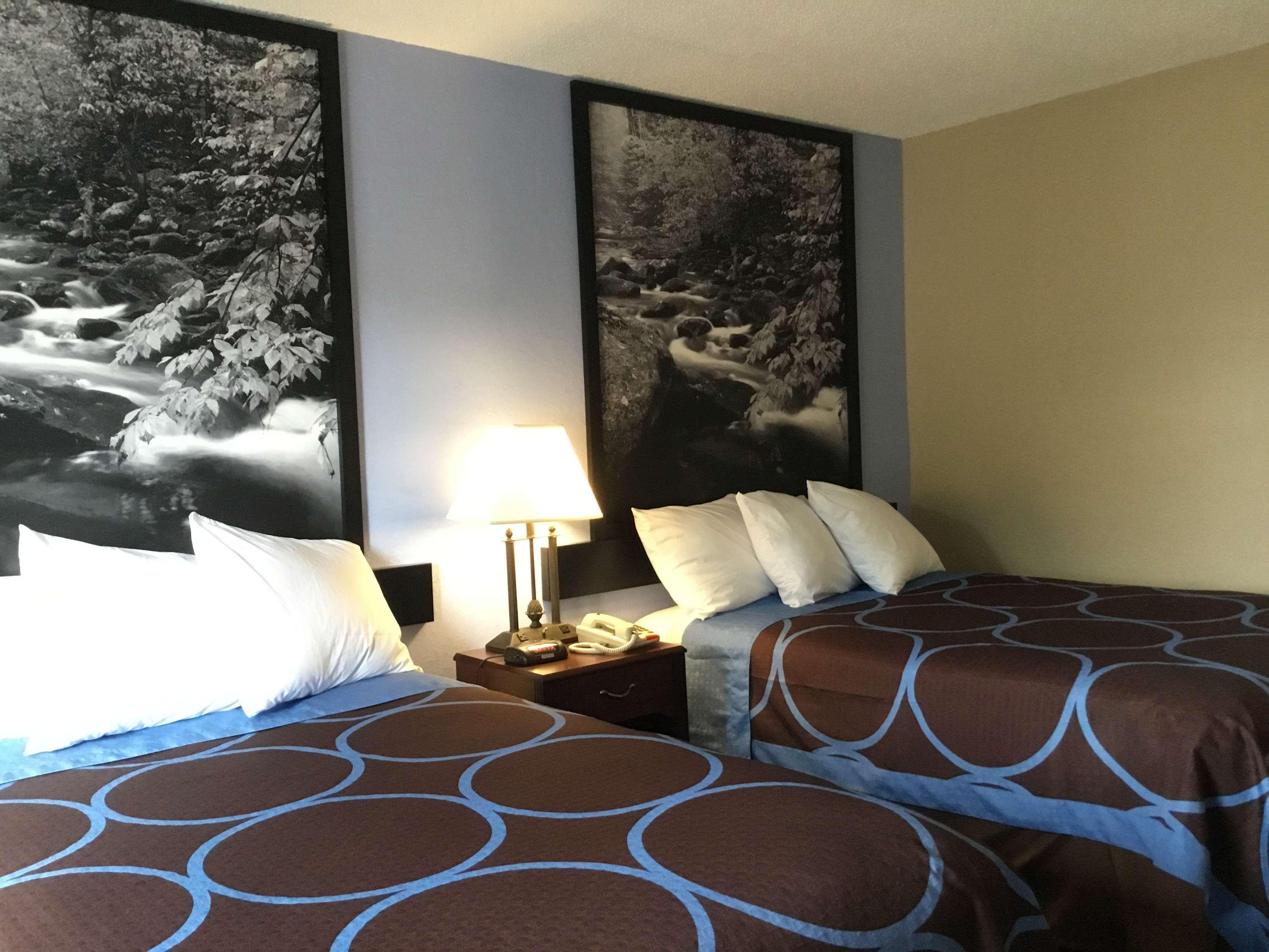 Super 8 By Wyndham Gardner Hotell Eksteriør bilde