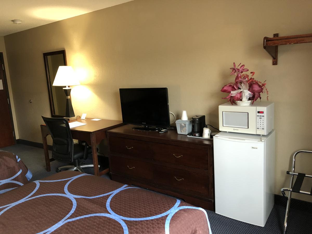 Super 8 By Wyndham Gardner Hotell Eksteriør bilde
