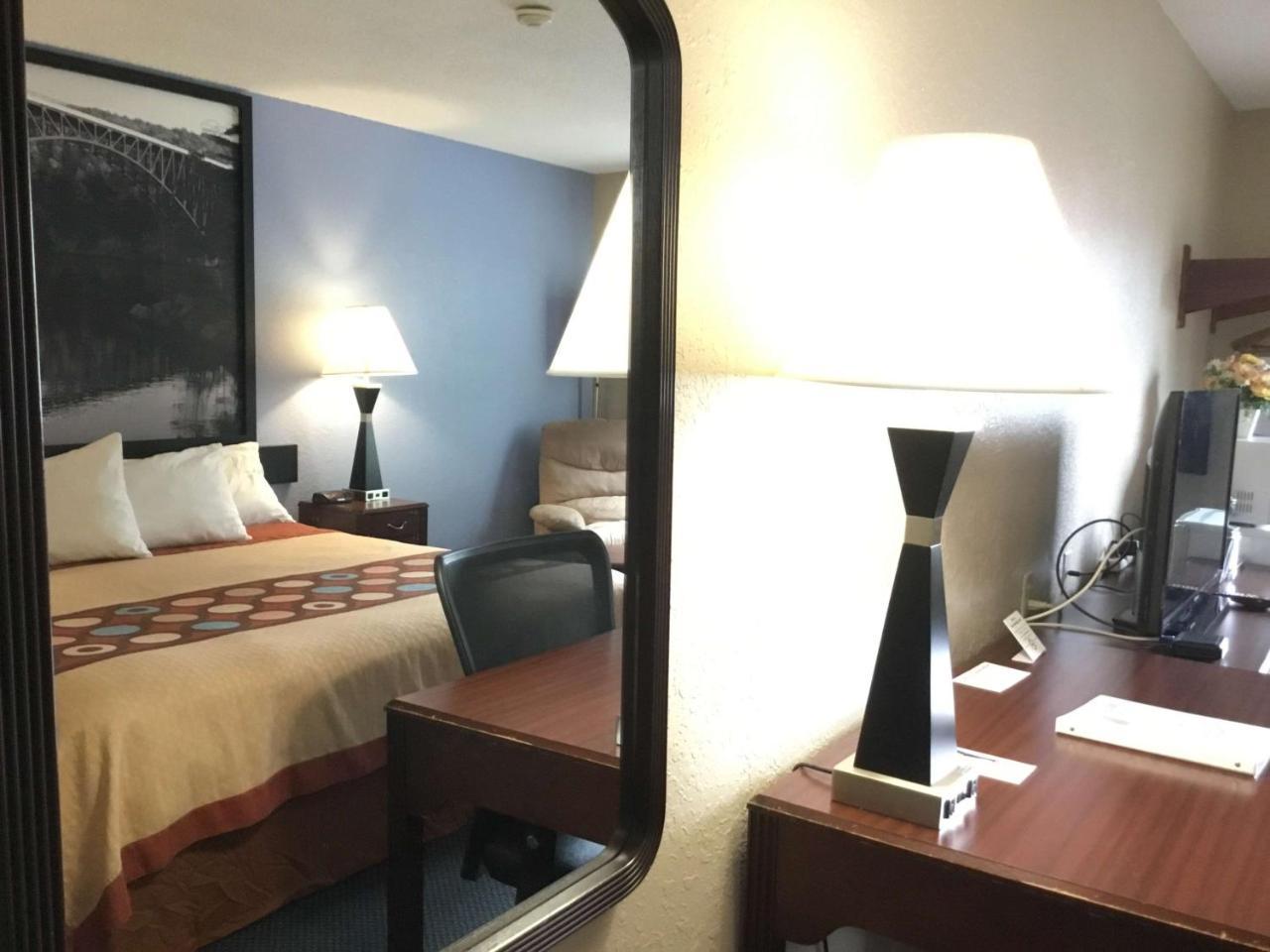 Super 8 By Wyndham Gardner Hotell Eksteriør bilde