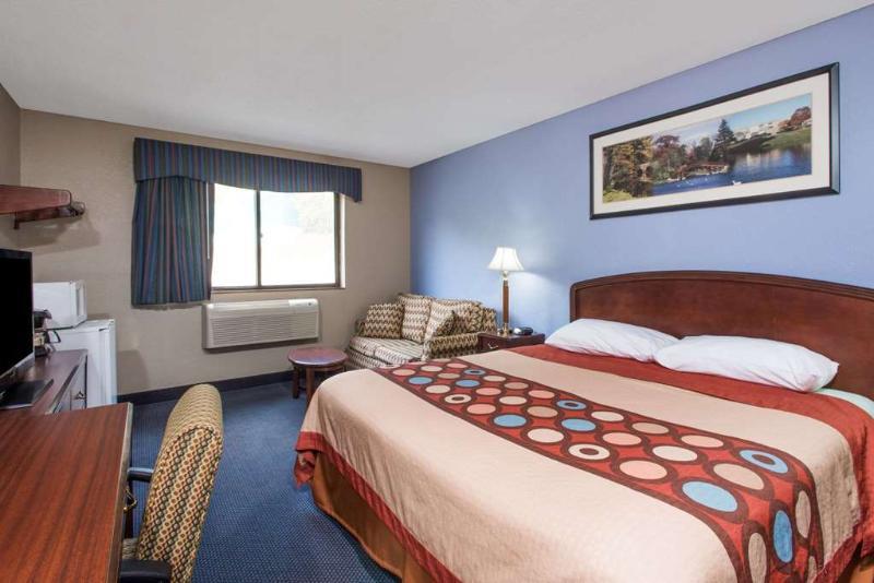 Super 8 By Wyndham Gardner Hotell Eksteriør bilde